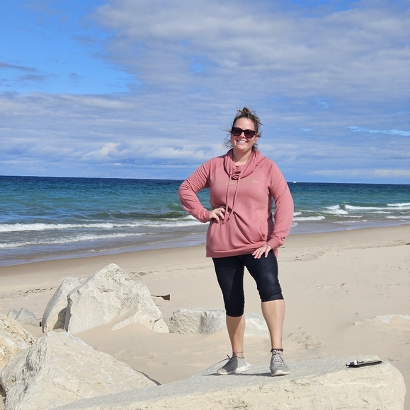 Meet your Posher, Amber Dawn - Picture 6 of 16